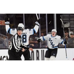 Utah Mammoth slaví své první vítězství v play-off Utah Mammoth slaví své první vítězství v play-off